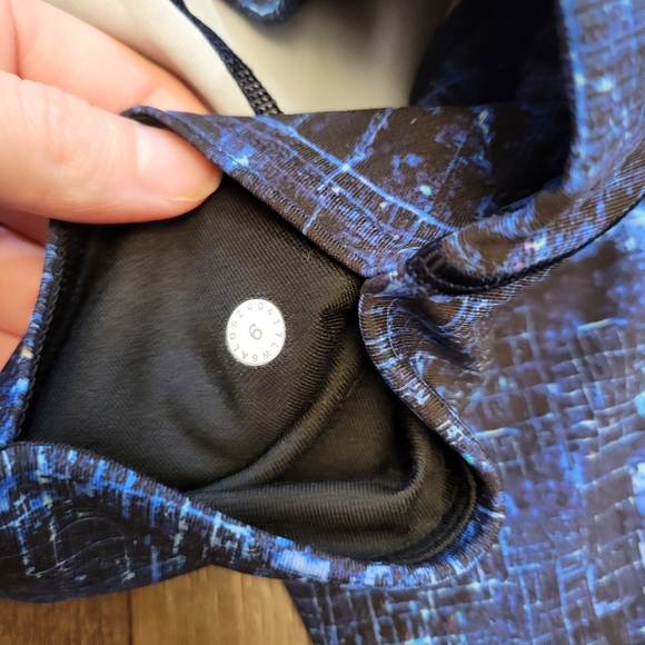 Lululemon Train Times Crop 17" City Lights Print - Picture 6 of 7